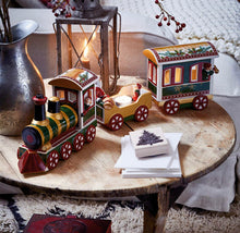 Carica l&#39;immagine nel visualizzatore di Gallery, Villeroy &amp; Boch Christmas Toy’s Memory North Pole Express Natale Treno, Porcellana, Rossa/Verde, 55x8x15 cm
