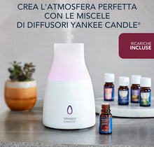 Carica l&#39;immagine nel visualizzatore di Gallery, Yankee Candle Kit base Diffusore di fragranza ad ultrasuoni | Olio per diffusore all&#39;aroma Black Cherry | LED che cambia colore | Timer per spegnimento automatico | Funzionamento silenzioso | Spina UE

