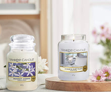 Carica l&#39;immagine nel visualizzatore di Gallery, Yankee Candle Candela profumata in giara grande | A Calm &amp; Quiet Place | Durata Fino a 150 Ore
